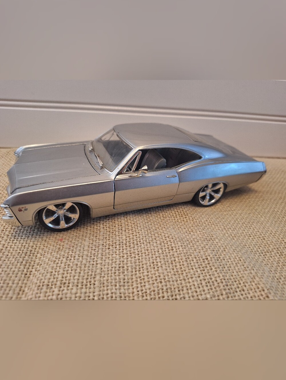 Jada 1987 Chevrolet Impala SS, Die Cast, Model Car. 1/24 Scale